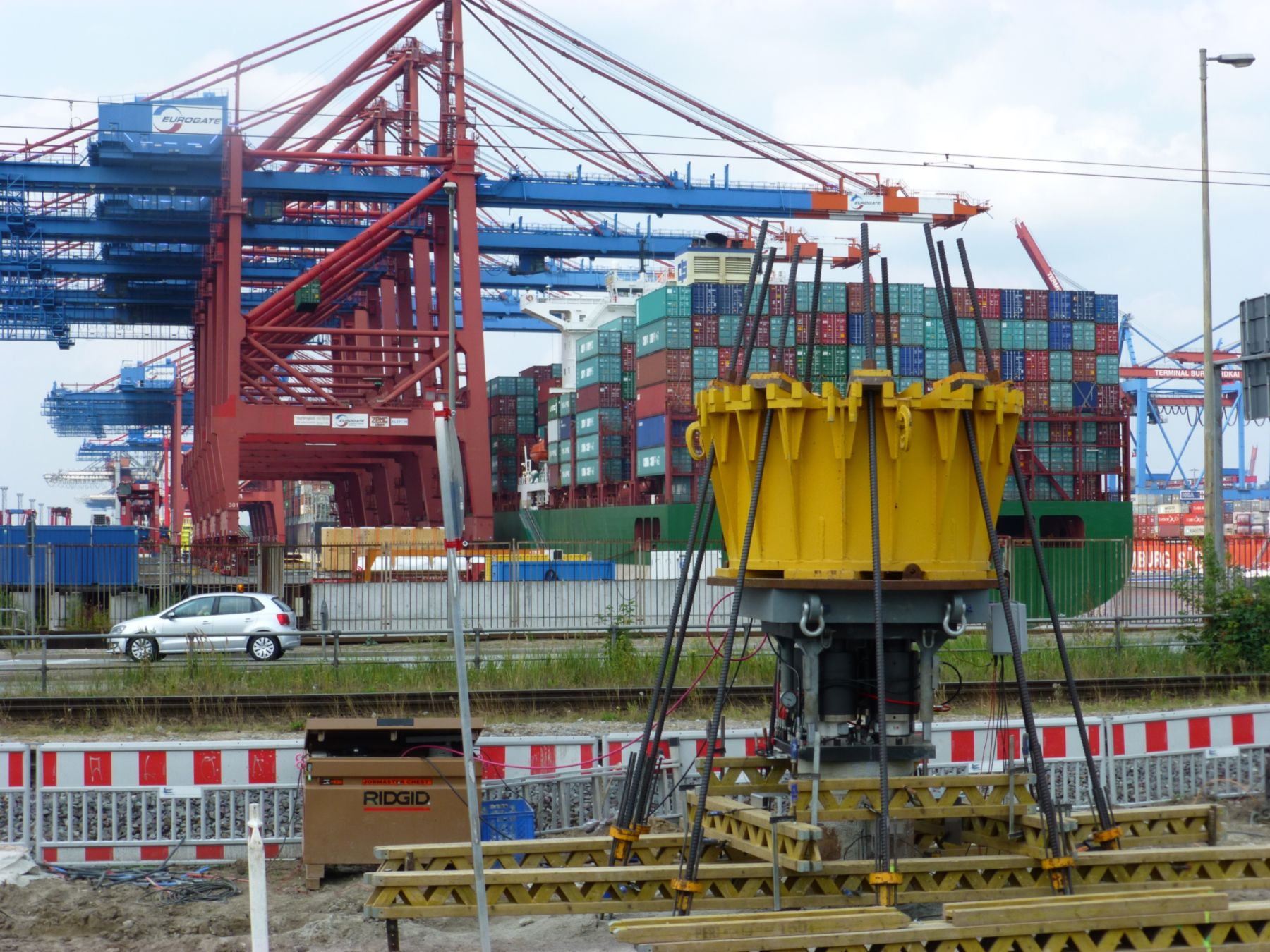 Belastungskrone bei statischen Probebelastungen an den Waltershofer Brücken in Hamburg